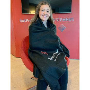 Fleece pledd med Systemhus logo